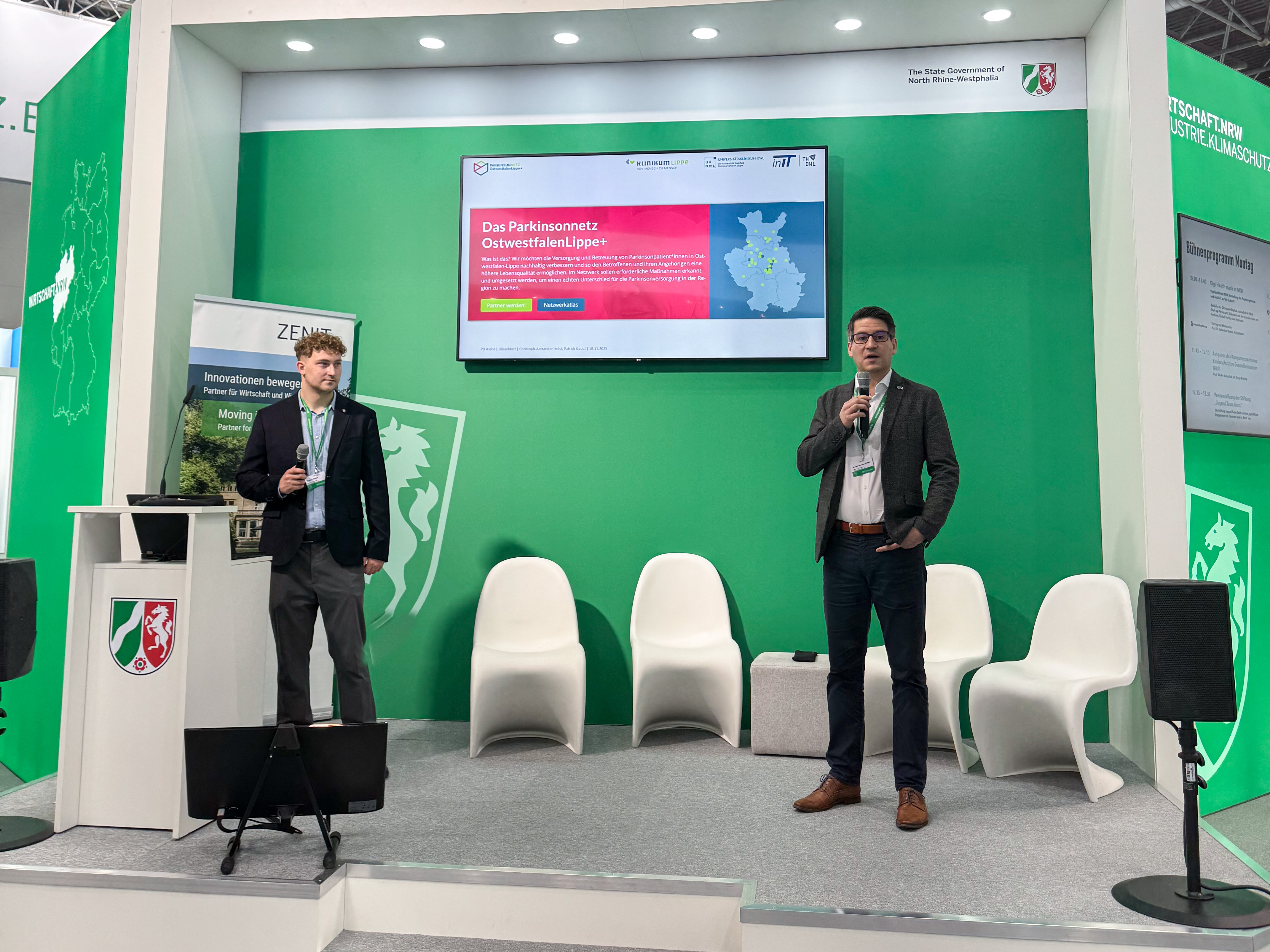 Two researchers present the Parkinson Network East Westphalia-Lippe at an exhibition stand