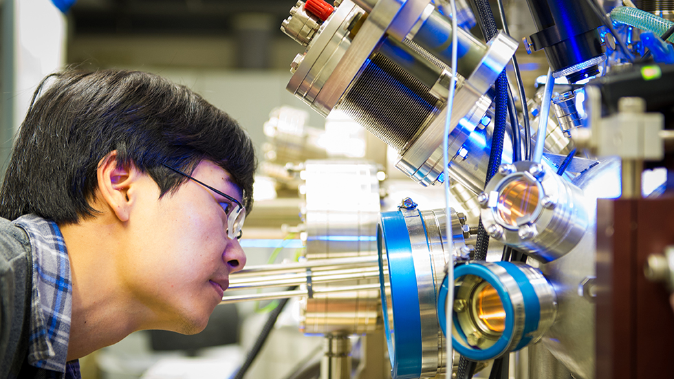 A researcher using the Nano-Spintronic-Cluster-Tool in the Peter Gruenberg Institut (PGI) for the research of Electronic Properties (PGI-6) in the Forschungszentrum Juelich GmbH (fz Juelich)