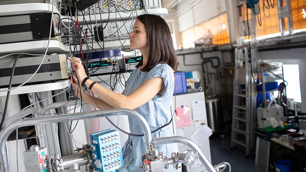 A young researcher is preparing for an experiment for high-temperature nano wires. 