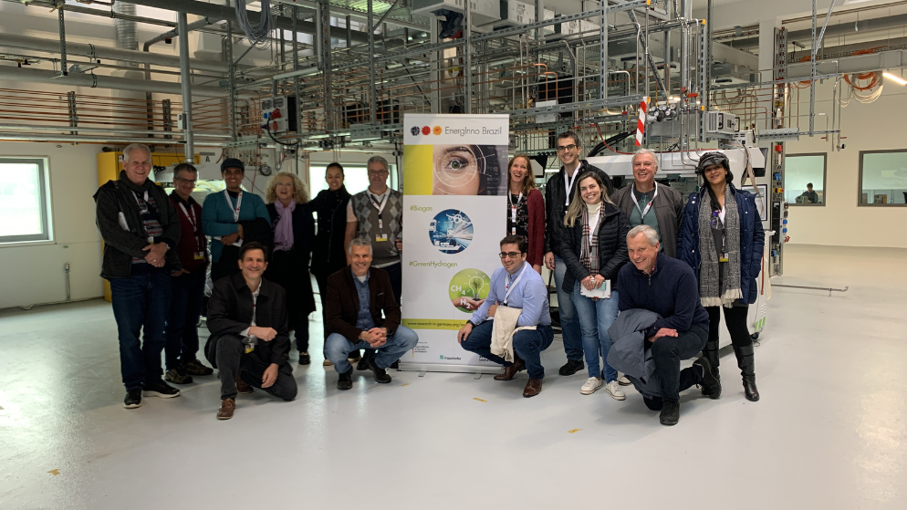 All participants of the German R&D Tour and their hosts from the Center for Solar Energy and Hydrogen Research after their visit of the HyFaB hall.