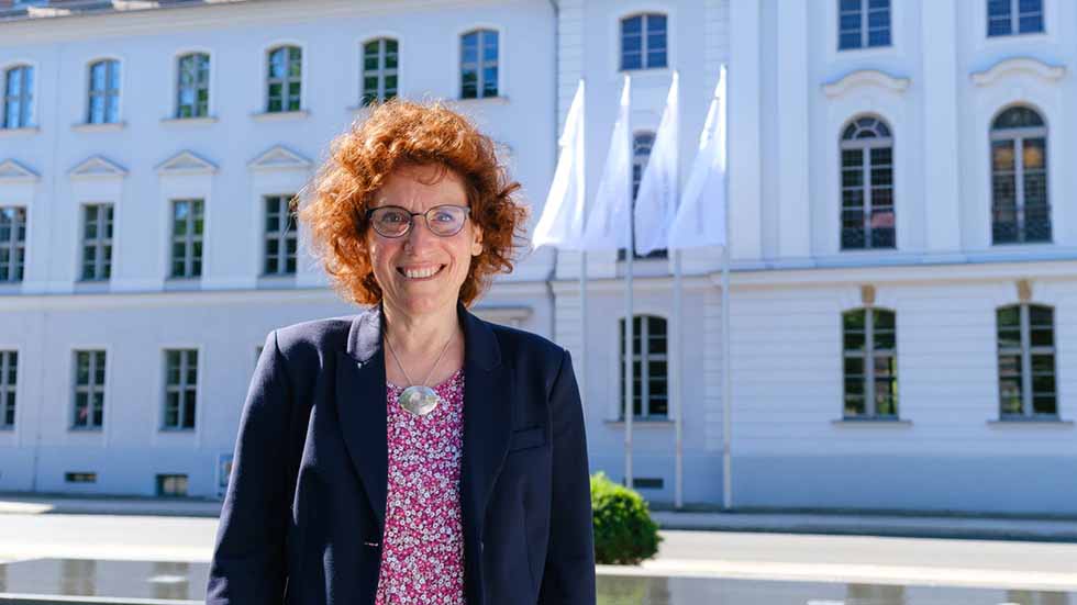 Portrait of Prof. Dr. Katharina Riedel